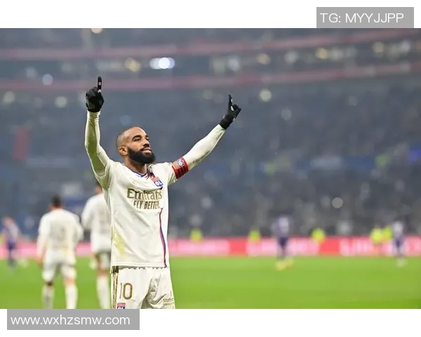 西甲激战:里昂绝杀拜仁引发争议判罚全场沸腾